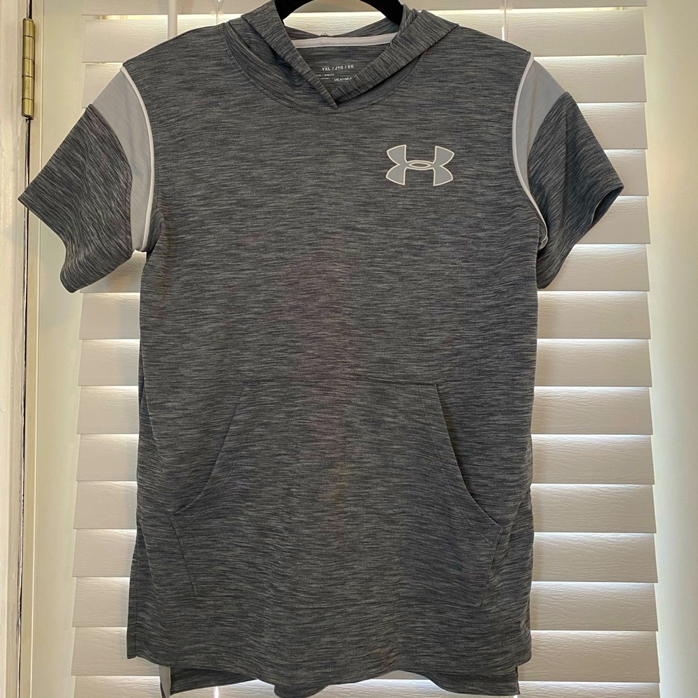 Boy’s Under Armour HeatGear Short Sleeve Hooded Shirt - Size Youth XL